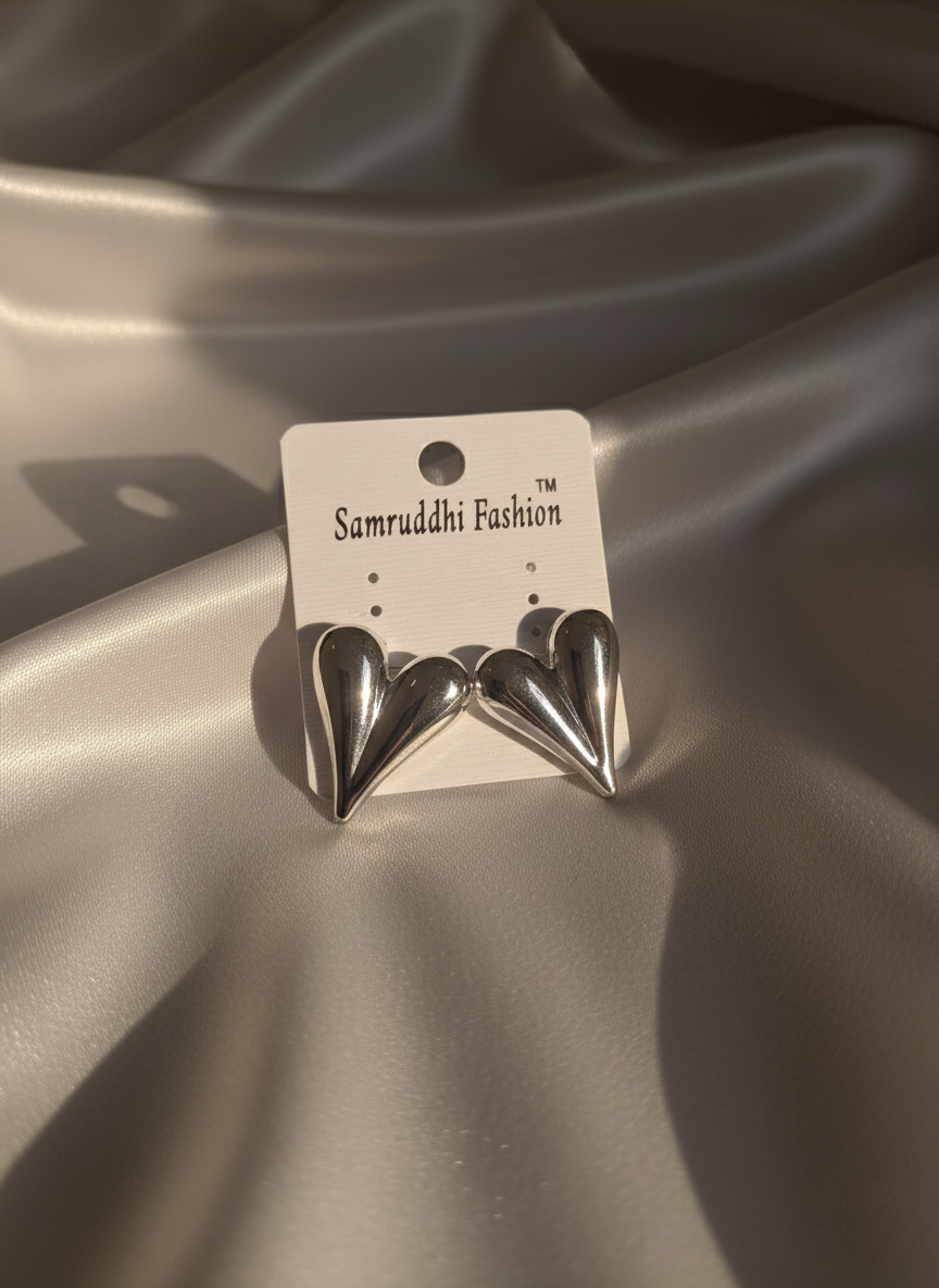 Silver Heart Stud Earrings – Trendy Minimalist Romantic Jewelry for Everyday Style